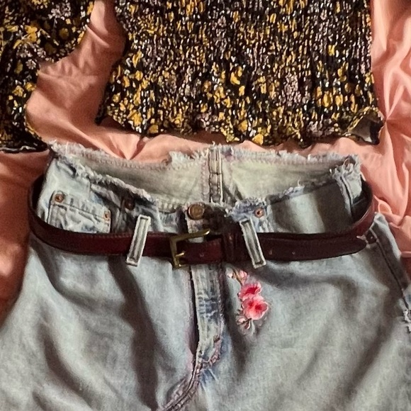 Classic Brown Leather Belt with Gold Buckle - Picture 8 of 10